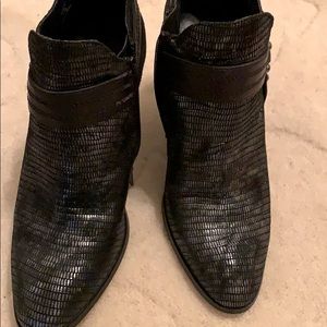 Black Donald planner 7 1/2 ankle boots worn once